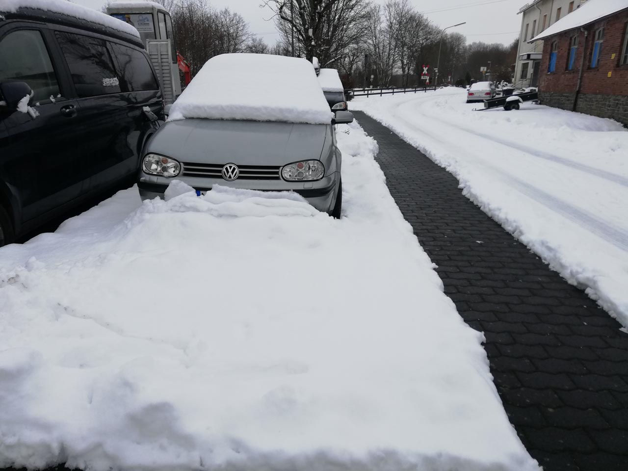 Parken im Winter: Wenn das geparkte Auto eingeschneit wird