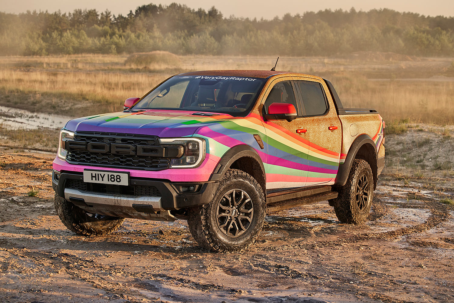 Ford Ranger Raptor: Regen­bogen­farben für gesell­schaft­liche Vielfalt
